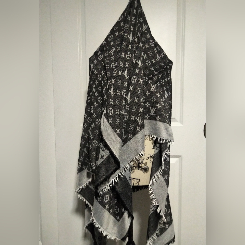 Authentic Louis Vuitton Black & Gray Monogram Shawl - Picture 2 of 4